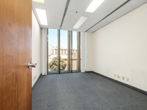 Office Space Available in Excellent Condition & Move-In Ready : 1221 Van Ness Ave, Fresno, CA 93721